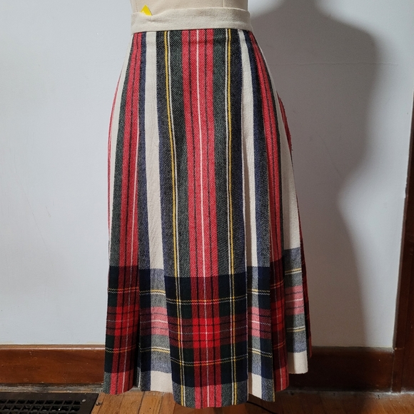 Pleated plaid skirt - Picture 4 of 5